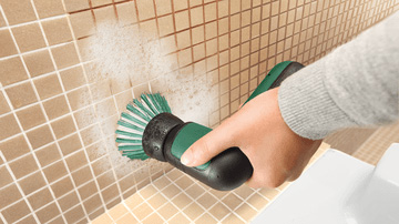 Bàn chải điện Bosch UniversalBrush làm sạch tường nhà tắm nhanh chóng